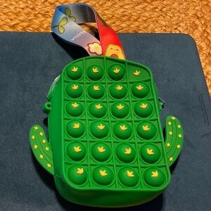 FIDGET crossbody cactus with strap